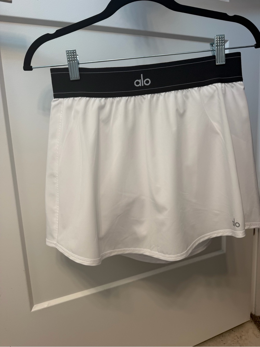 ALO Yoga White Skort with Black Elastic Waistband
